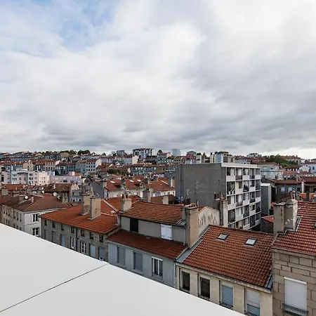 Celestine Parisien Terrasse Parking アパート